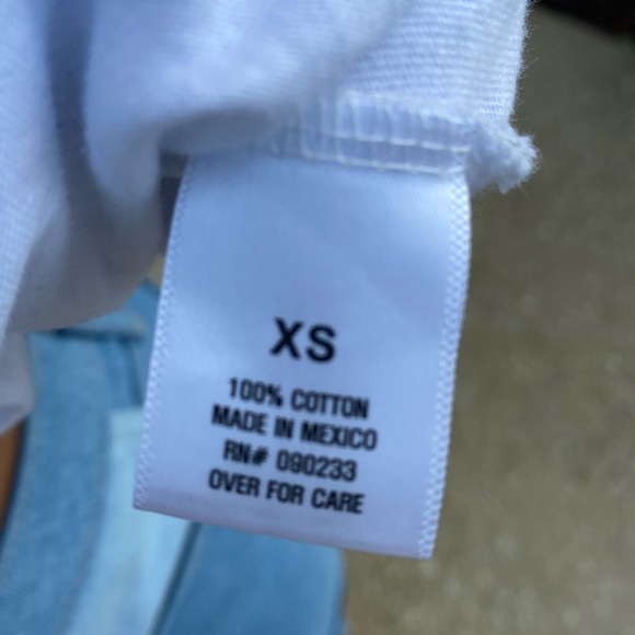 Hollister Womens Santa Monica Graphic T-Shirt Size XS Fits like a Small - Picture 3 of 4